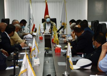 جانب من اجتماع وزير الإسكان بشركات المقاولات