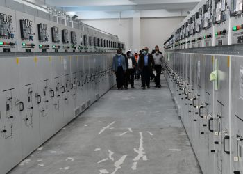 الجزار خلال جولته بمحطة الكهرباء