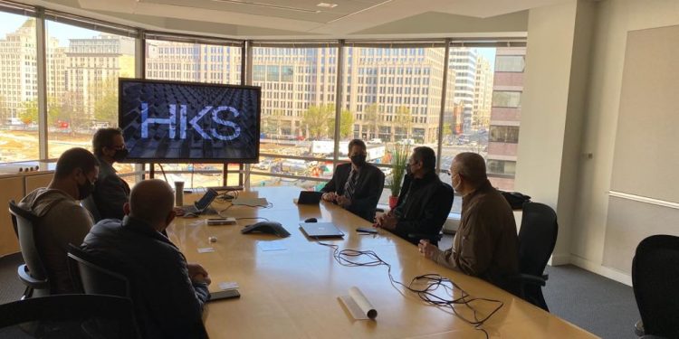 وزير الإسكان يجتمع بمصصمى أبراج “العلمين الجديدة”.. ويلتقى مسئولى مكتب متخصص فى إدارة المدن الطبية