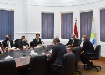 رئيس القابضة للمياه يبحث سبل التعاون لتقليل الفاقد بالشبكات مع سويز الفرنسية