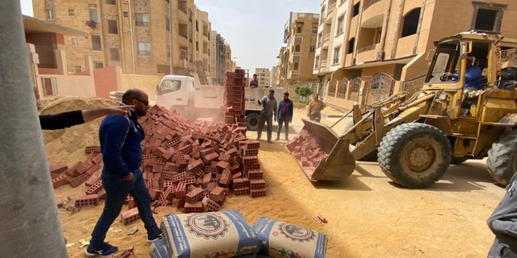 جانب من حملة الإزالة بالقاهرة الجديدة