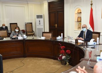 جانب من اجتماع وزير الإسكان لمناقشة سكن كل المصريين