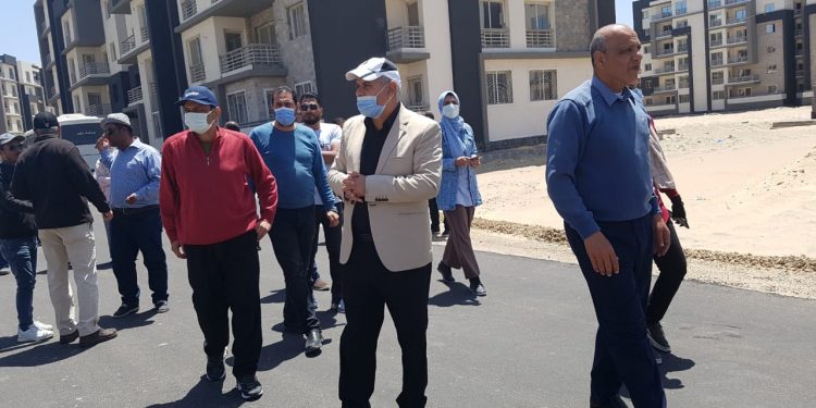 زيارة مسئولى الإسكان لشقق جنة بالمنصورة الجديدة
