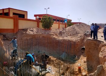 جانب من أعمال تنفيذ خط المياه