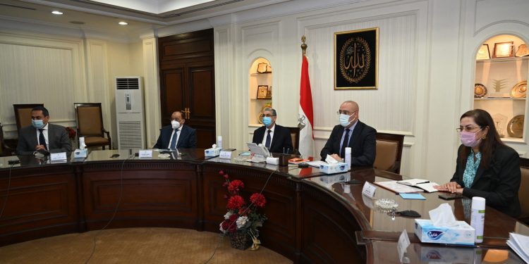 جانب من اجتماع الوزراء لمناقشة المخطط