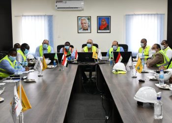 جانب من الاجتماع بين وزير الطاقة التنزاني ووزير الإسكان المصرى