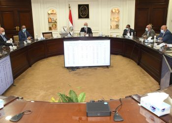 جانب من اجتماع وزير الإسكان بمسئولى قطاع المرافق