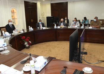 اجتماع وزير الإسكان ومسئولى المقاولون العرب