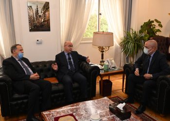 لقاء وزير الإسكان والسفير المغربي