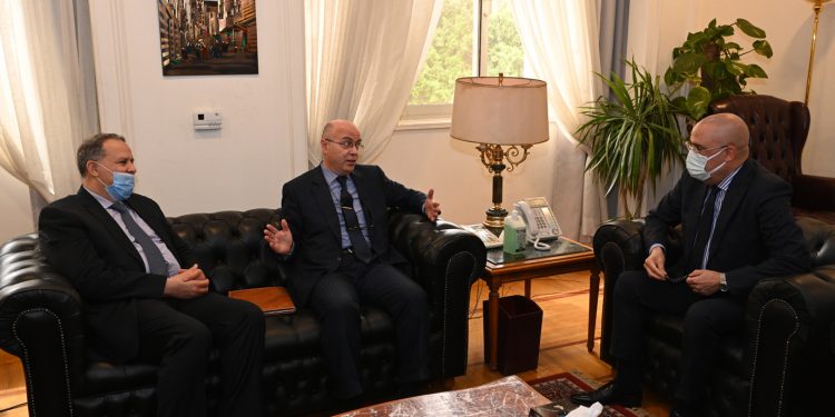 لقاء وزير الإسكان والسفير المغربي