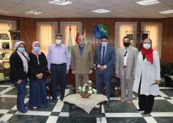 جانب من التوقيع