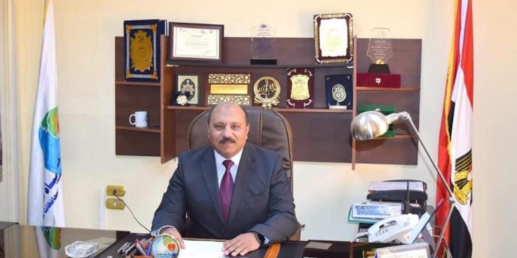 اللواء عبدالحميد عصمت رئيس شركة مياه الشرب بالقناة
