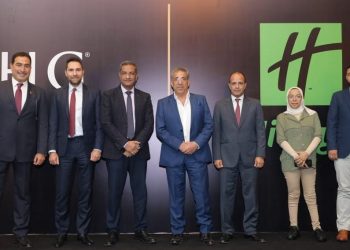 جانب من التوقيع