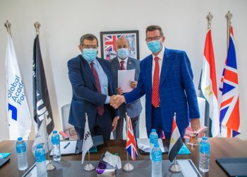 جانب من توقيع البروتوكول