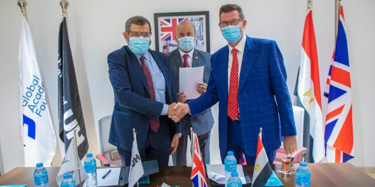 جانب من توقيع البروتوكول