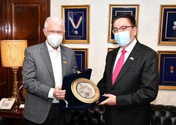 تكريم سفير كازاخستان للمقاولن العرب