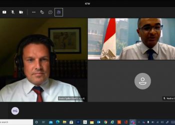 جانب من الاجتماع عبر الفيديو كونفرانس