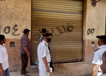 جانب من تنفيذ قرارات الغلق ببراج العرب