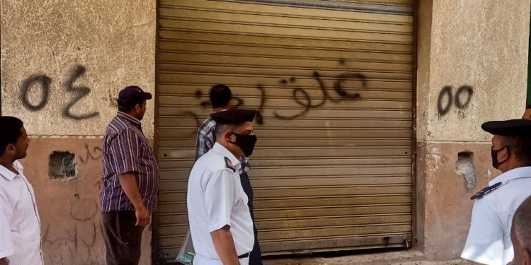 جانب من تنفيذ قرارات الغلق ببراج العرب