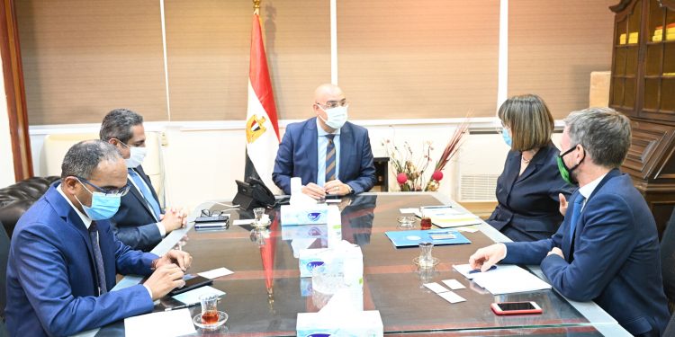 جانب من اجتماع وزير الإسكان ونوابه بمندوبة الأمم المتحدة