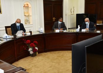 وزير الإسكان يلتقي رئيس المجلس العربي للمياه لبحث المشاركة في المنتدى العربي الخامس للمياه