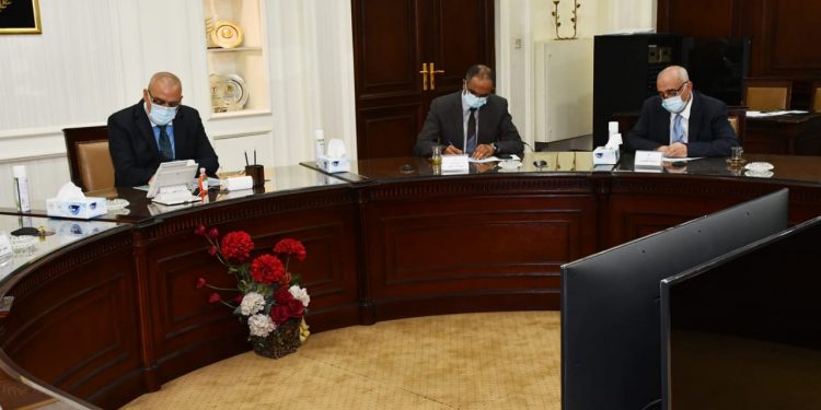 وزير الإسكان يلتقي رئيس المجلس العربي للمياه لبحث المشاركة في المنتدى العربي الخامس للمياه