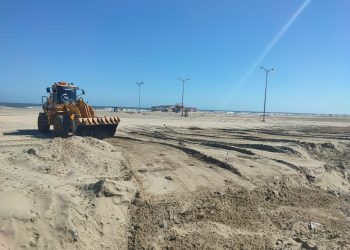 جانب من الاستعدادت وتسوية الشواطئ