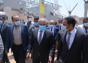 جانب من زيارة وزير النقل لمشروع محطة عدلى منصور التبادلية