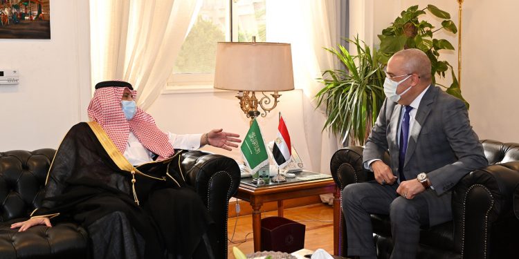 اجتماع وزير الإسكان المصرى ووزير الاقتصاد السعودى