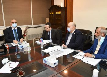 وزير الإسكان يناقش ملفات توفيق الأوضاع بالعبور الجديدة