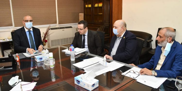 وزير الإسكان يناقش ملفات توفيق الأوضاع بالعبور الجديدة