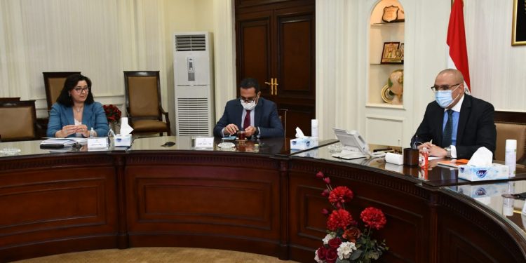 وزير الإسكان يستعرض مقترحات إدارة القاهرة الخديوية لضمان استدامة أعمال التنمية والتطوير