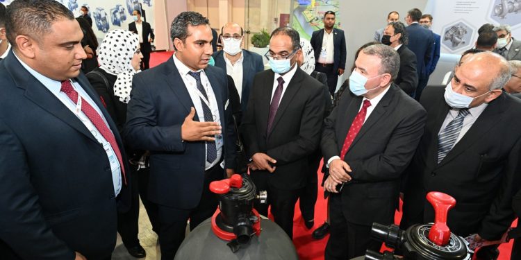 جانب من افتتاح المعرض