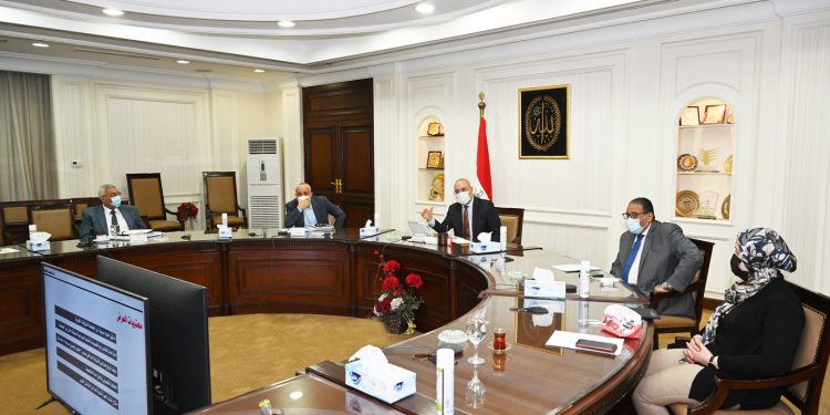 وزير الإسكان يتاربع تطوير أراضى الساحل الشمالى الغربي