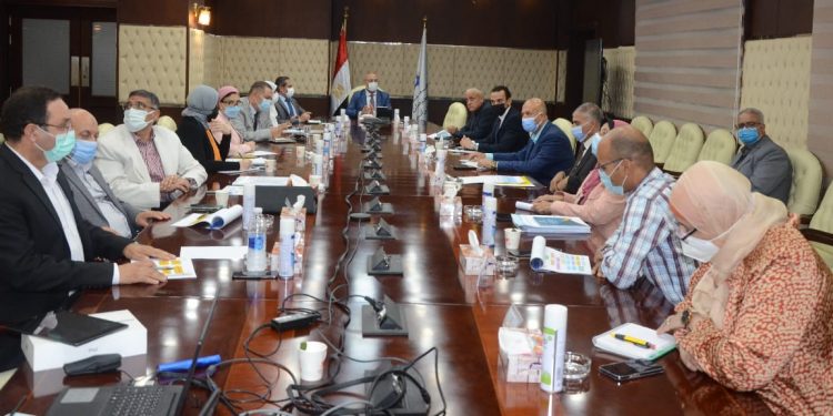 الجزار يوجه بسرعة البت في طلبات التصالح والتيسير على المواطنين بالمدن الجديدة