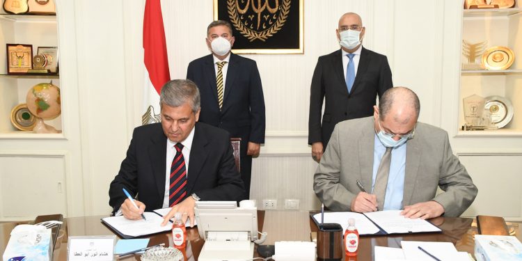 “المجتمعات العمرانية” توقع عقد شراء أرض “مثلث ماسبيرو” لبدء تطويرها