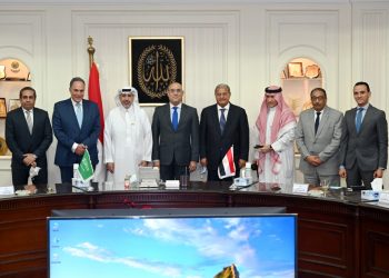 اجتماع وزير الإسكان مع المستثمرين السعوديين