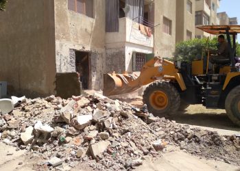 جانب من حملة إزالة المخالفات بالعاشر من رمضان