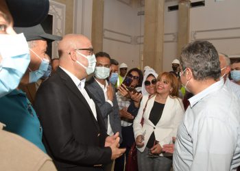 وزير الإسكان يتفقد أعمال تشطيب الواجهات لـ15 برجاً شاطئياً والمدينة التراثية بالعلمين الجديدة