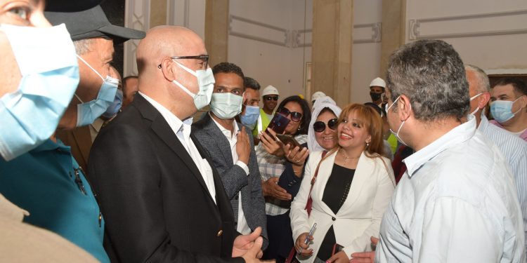 وزير الإسكان يتفقد أعمال تشطيب الواجهات لـ15 برجاً شاطئياً والمدينة التراثية بالعلمين الجديدة