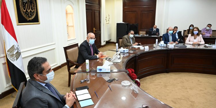 جانب من اجتماع وزير الإسكان بمسئولى الشركة الصينية