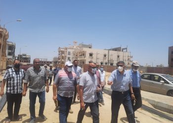 رئيس جهاز ٦ أكتوبر يتفقد سير العمل بالأحياء السكنية ومحاور الطرق بالمدينة