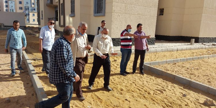 مسئولو”الإسكان” يتفقدون أعمال الطرق والمرافق بمبادرة “سكن لكل المصريين” بحدائق العاصمة