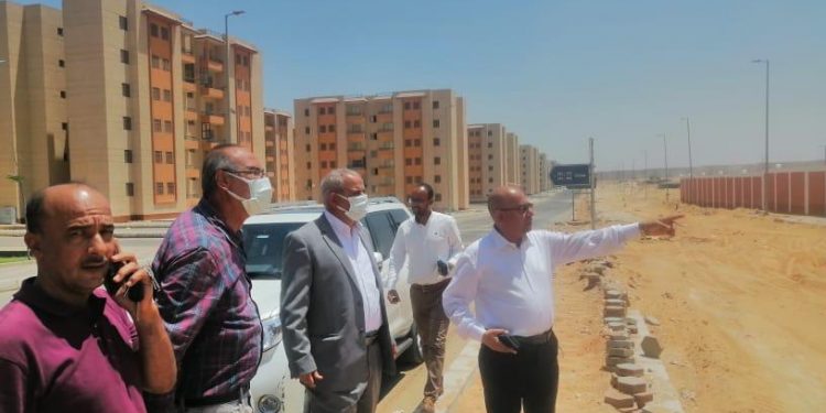مسئولو ” الإسكان ” يتفقدون سير العمل بمشروعات الإسكان والمرافق بأكتوبر الجديدة