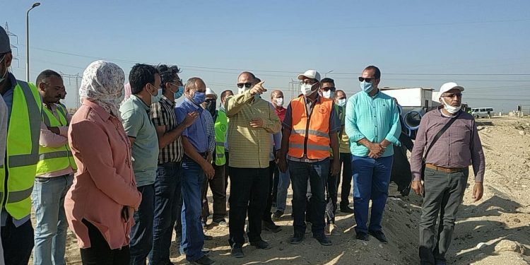 جانب من زيارة المحافظ لمحطة أبوتيج