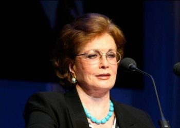 جيهان السادات قرينة الرئيس الراحل محمد أنور السادات