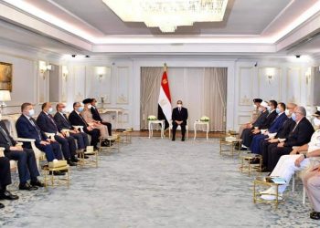 جانب من اجتماع الرئيس بالمسئولين