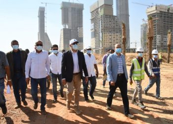 الدكتور عاصم الجزار يتفقد الحى الحكومى