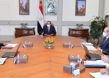 جانب من اجتماع الرئيس لمتابعة تنفيذ سد تنزانيا