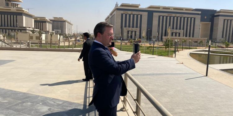 وزير خارجية صربيا خلال زيارته للعاصمة